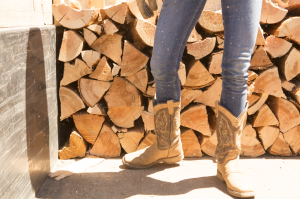 Little Seven Seven Ranch sells quality Oak, Douglas Fir and Ponderosa Pine firewood